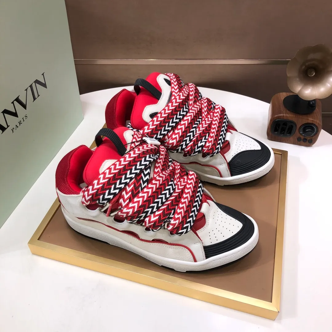 Men's men's shoes💰820💰[LANVIN] The latest lace-up fashionable casual couple sneakers, high-quality CLAY couple series‼ ️ The latest trendy products of the season 🌈Many bloggers have planted grass and purchased the original open-mold customization. The upper and outsole are sewn with mark threads without edge sealing. A variety of material splicing combination design. Very versatile for fashionable and casual wear. Comfortable on the feet. Self-recommended. Upper cowhide + cow suede + breathable mesh lining. Foot-padding cowhide. Exclusive original open-mold clear logo rubber outsole ⚠️Couple standard size 36-40 for women and 38-44 for men.